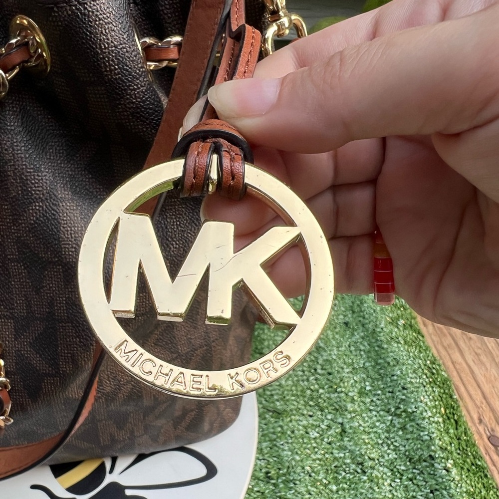 MICHAEL KORS Frankie Drawstring Cross-Body Bag Brown with Gold Hardware. - Picture 12 of 17